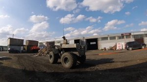 Вездеход Малыш тащит грузовик