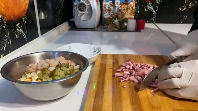 Оливье с креветками-салат из морепродуктов