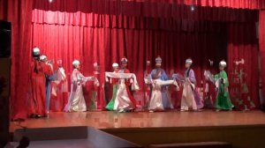 Танец с хадаками.