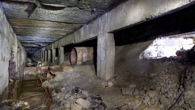 Заброшенная подземная база подводных лодок. смотреть онлайн