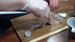 Удалить клей Супермомент с лакированной доски