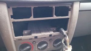 instalando central multimidia 2 din no Renault Symbol parte 1