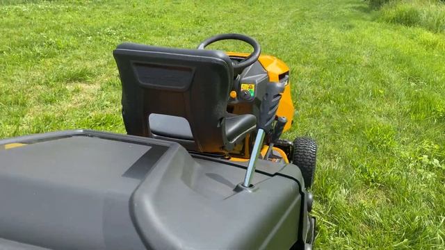 Обзор садового трактора Cub Cadet XT1 OR106.mp4