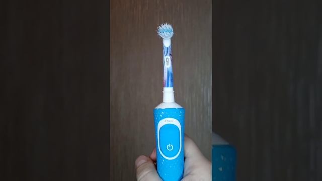Как поменять насадку на электрической зубной щетке Oral-B