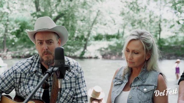 Delfest 2022 Riverside Sessions: Gibson Brothers смотреть онлайн