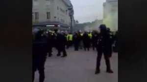 Gilets Jaunes - Acte VIII - OISE : CRS pris en etaux par des manifestants 05/01/2019