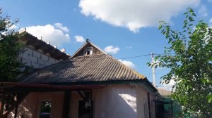 объединяем крышу дома и пристройки.