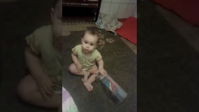 Научилась слезать с дивана смотреть онлайн