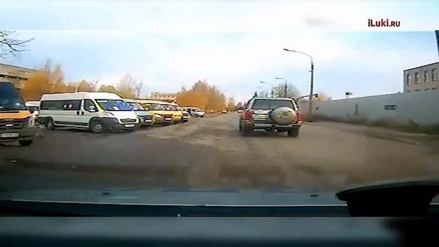 Погоня сотрудников ДПС за автомобилем нарушителя в Великих Луках