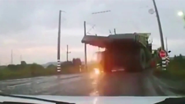 Взрыв колеса на БЕЛАЗЕ! СМОТРЕТЬ ВСЕМ