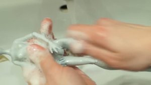 ЖИРНЫЕ ВОЛОСЫ У КУКЛЫ / КАК УБРАТЬ КЛЕЙ и ЛАК С ВОЛОС / СМЫТЬ КЛЕЙ С ВОЛОС МОНСТЕР ХАЙ
