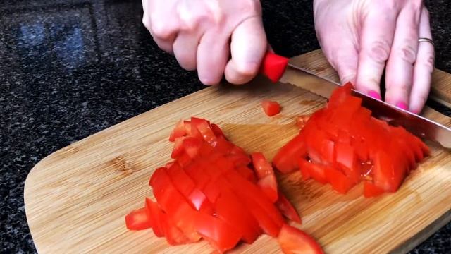 САЛАТ-ПРОСТО ВОСТОРГ! ГОТОВЬТЕ ОБЯЗАТЕЛЬНО!10 МИНУТ И САЛАТ ГОТОВ! смотреть онлайн