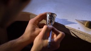 Стопка из серебра с холодной эмалью / Кубачинские мастера делают своими руками рюмку для водки!