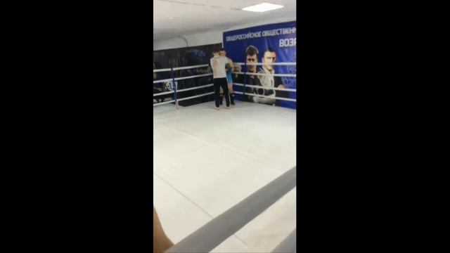 КРОВАВЫЙ БОЙ/СОРЕВНОВАНИЯ ПО ММА/ Выйграл?! смотреть онлайн