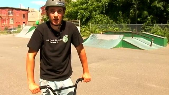 BMX Etiquette & Advanced Tricks : How to Do a Table Top BMX Trick смотреть онлайн