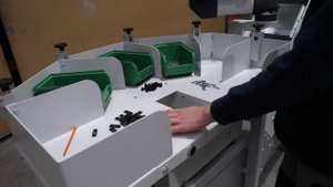 RAMAC Упаковочная линия с ручным столом и весовым контролем