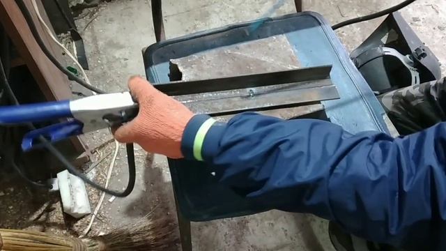 Как правильно варить? Учимся варить! Сварка в домашних условиях! Хороший сварочный шов!