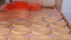 Узбекистан Удивляет!!! Готовят Лепешки в Тандыре 100 штук за раз ! Мужики готовят