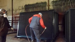 Покраска забора из сетки-рабицы