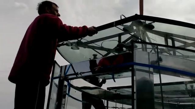Монтаж стеклянного выхода на крышу (стеклянная колба)