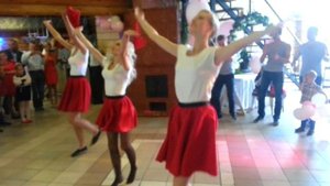 танец-поздравление от друзей на свадьбе