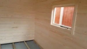 Садовый дом с навесом из профилированного бруса с двойными витражными дверьми и окнами