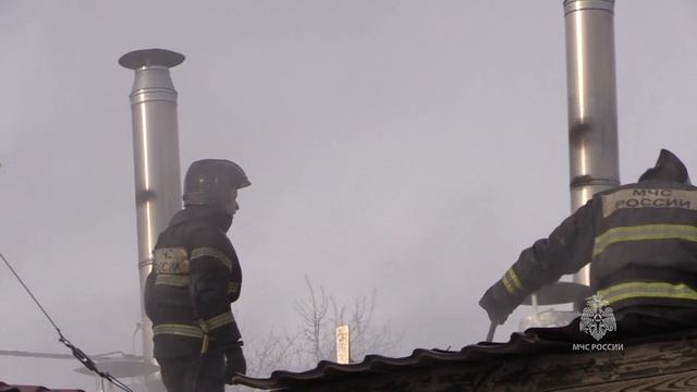 Пожарные оперативно ликвидировали возгорание в кафе на оптово-розничном рынке в Хабаровске