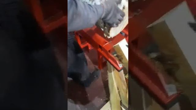 Раскол берёзовой чурки на 8 частей. смотреть онлайн