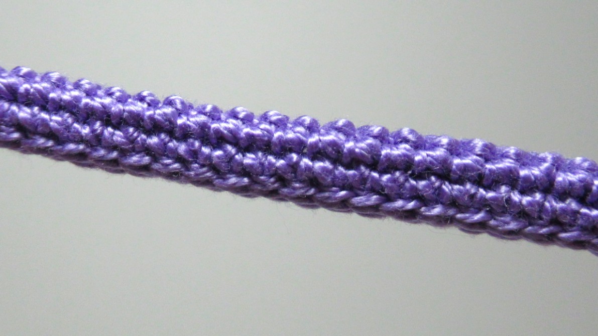 Как сшить крючком вязаную ленту, чтобы получился жгут