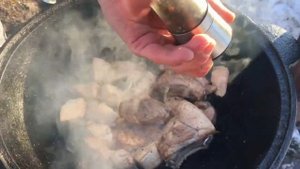 МЯСО С КАРТОШКОЙ ПО-КАВКАЗСКИ "СОУС" В КАЗАНЕ