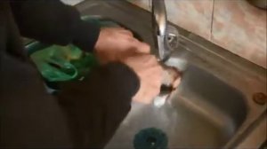 Как разрезать замороженную рыбу