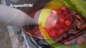 Клубника протертая с сахаром на зиму без варки. Клубничное пюре. Ягодное пюре.