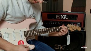 NEW 150$ Fender Squier Stratocaster: Unboxing & First Impressions - Is It Worth It?