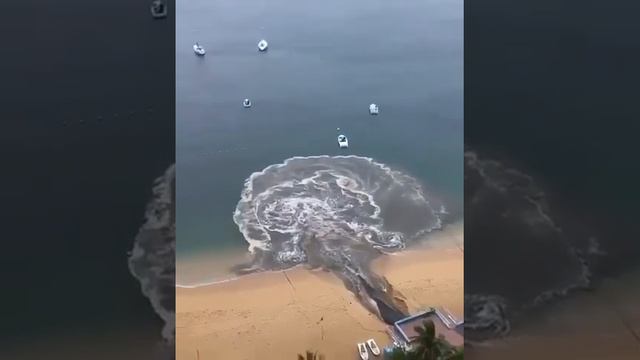 Сточные воды и мусор, загрязняющие воду.