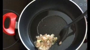 РУБЛЕННЫЕ КУРИНЫЕ КОТЛЕТЫ С АДЫГЕЙСКИМ СЫРОМ