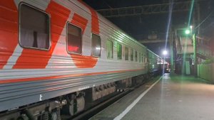 ЭП1-358 с поездом №244 Анапа - Новокузнецк прибывает в Сальск