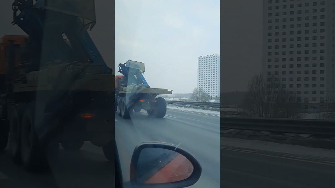 Специально для Вовы: буровая машина мчится по КАДу