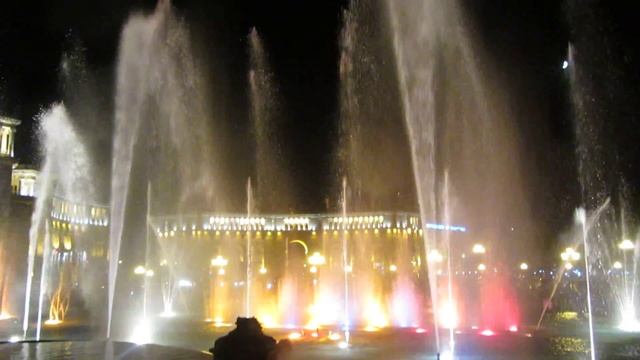 Поющие фонтаны на площади Республики, Ереван смотреть онлайн