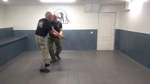 Принципы безоружной защиты от угроз ножом. Выведение из равновесия через рычаг руки наружу. Контрол