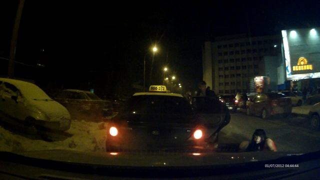 11-10-2015 Ночной Ижевск. У "Пепелаца" смотреть онлайн