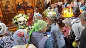 Поклонение Пресвятой Богородице