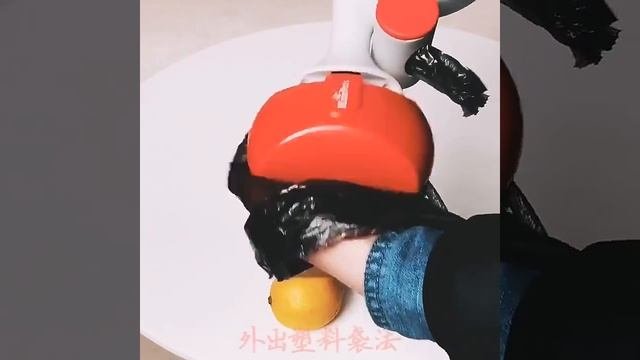 Спецальный совок  для уборки за собаками .