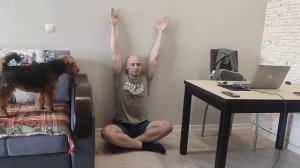 Удержание рук у стены