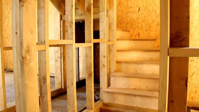 Канадський панельно-каркасний будинок всередині. Будівництво своїми руками під ключ.