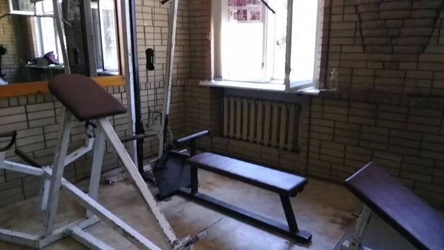 ВПЕРВЫЕ в ЖИЗНИ покачал бицепс бедра в тренажере + обзор качалки