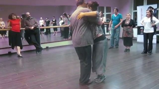 Sasha Terlezkyi y Dana Frigoli. Class. (White tango festival 2011) смотреть онлайн