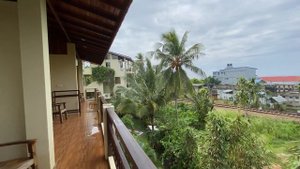 Уютный номер в отеле FinLanka в котором я жила, в Хиккадуве. Шри Ланка. Серия-33