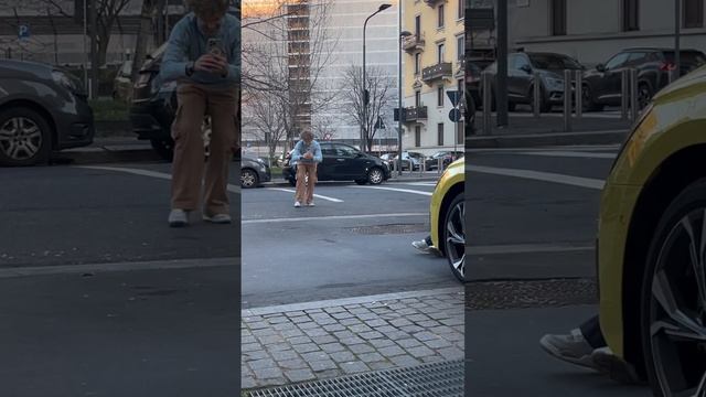 DISTRUGGO un telefono ? AUDI GIALLA iPhone TRICK? ? idea per una foto da fotografi #TikTok