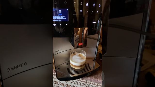 Melitta Barista TS Smart. Latte Macchiato dispensing.