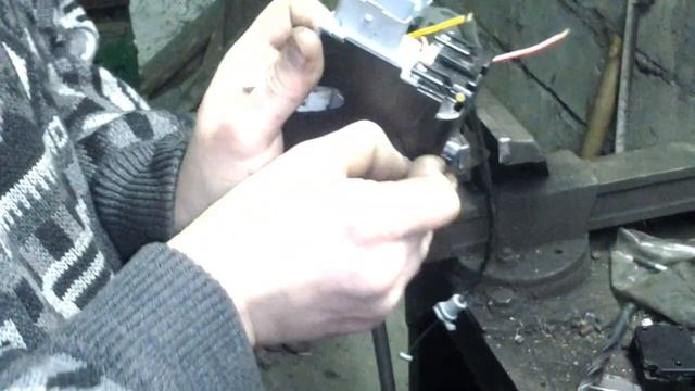 замена моторчика замка двери Citroen c4 2часть.mp4 смотреть онлайн